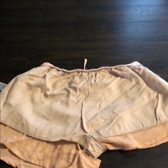 Kendall and Kylie Woman’s Shorts - Picture 3 of 5